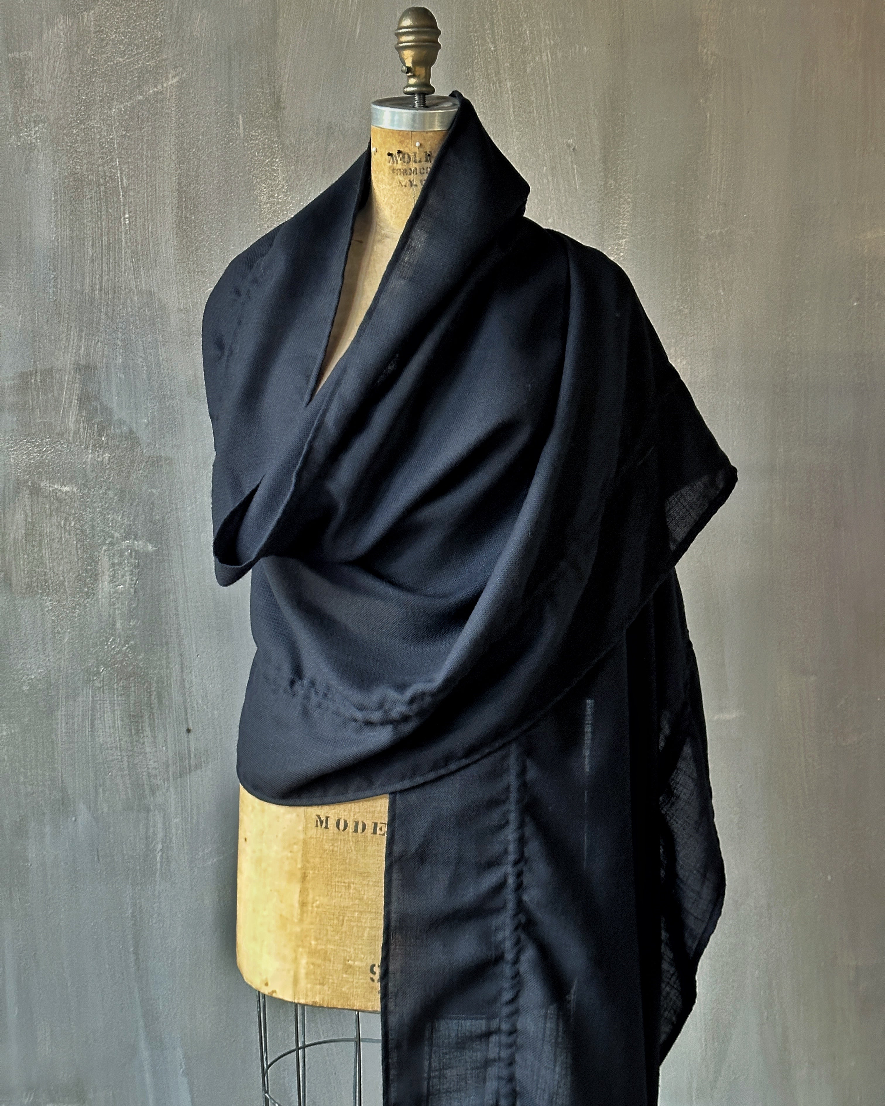 Black Drawstring Shawl in Wool (Limited Edition)