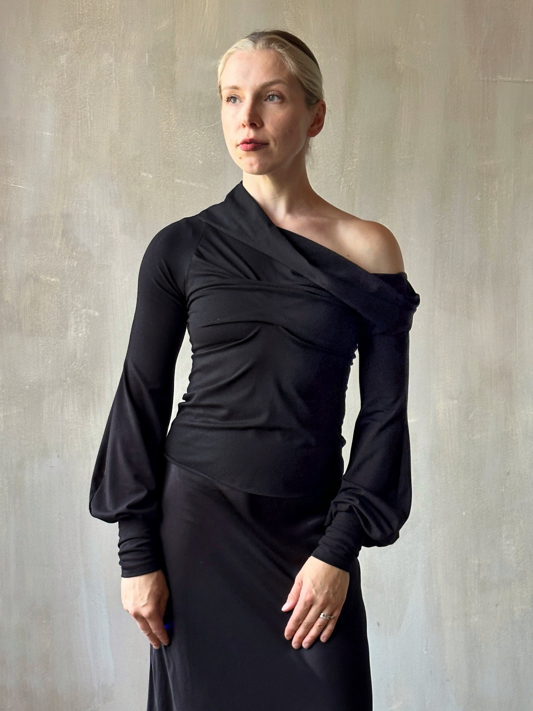 FW25: "Undulate" Reversible Top w/ Hourglass Sleeve in Black (Pre-Order)