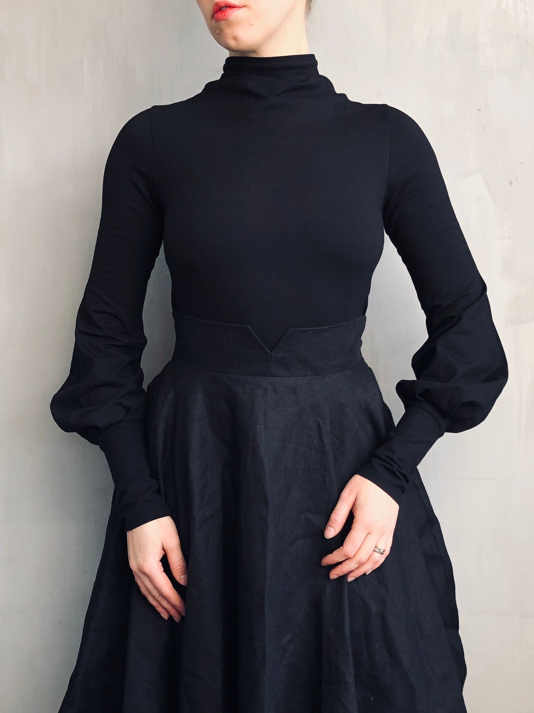 Restock 2021: Hourglass Longsleeve Tunic in Black