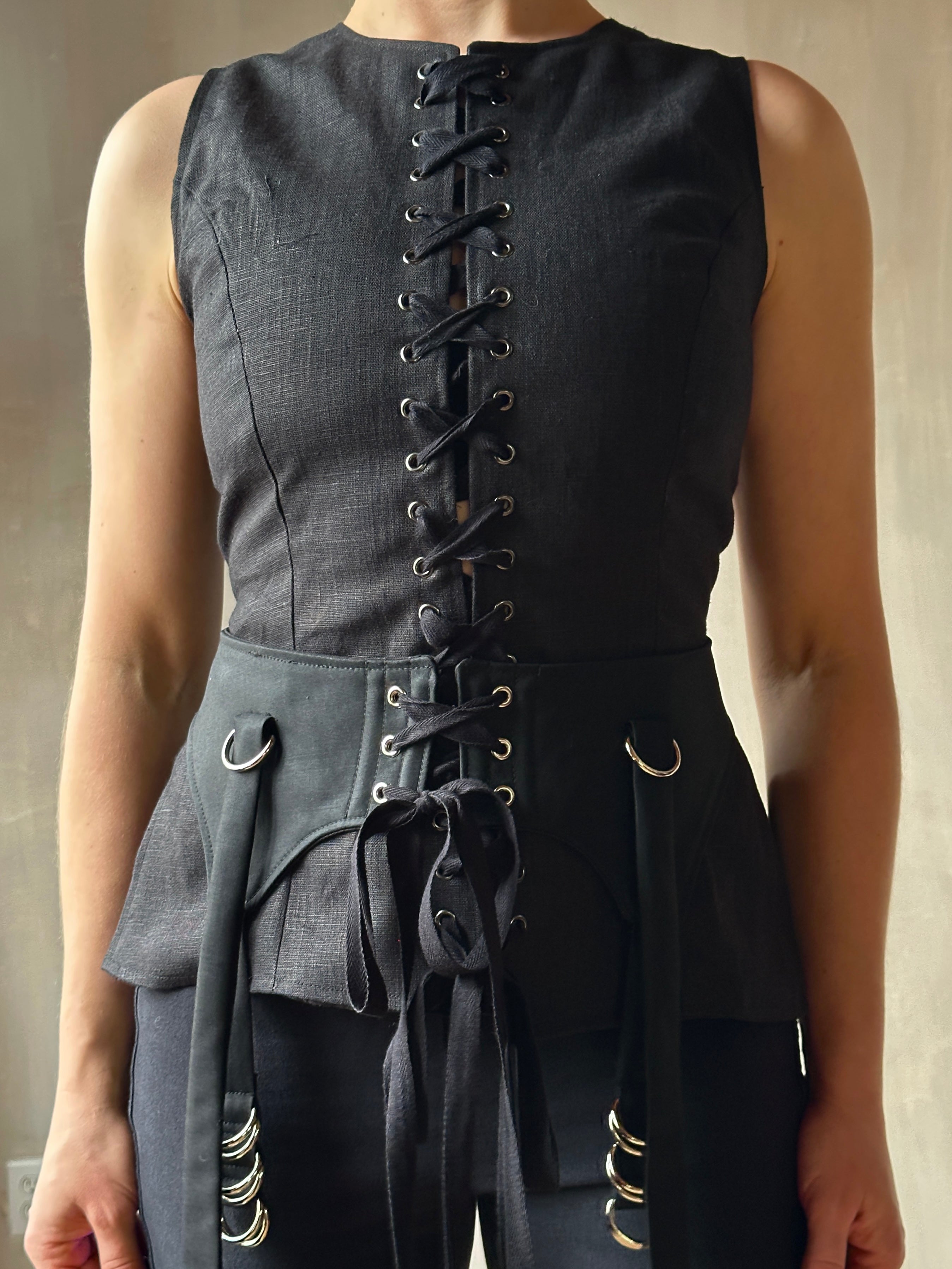 FW'24: Garter Belt for Skirts in Wool Sateen FW'24: Garter Belt for Skirts in Wool Sateen