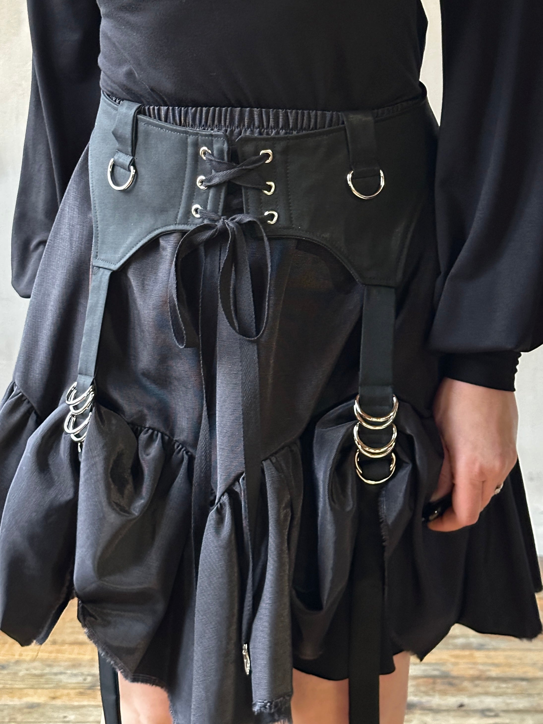 FW'24: Garter Belt for Skirts in Wool Sateen FW'24: Garter Belt for Skirts in Wool Sateen
