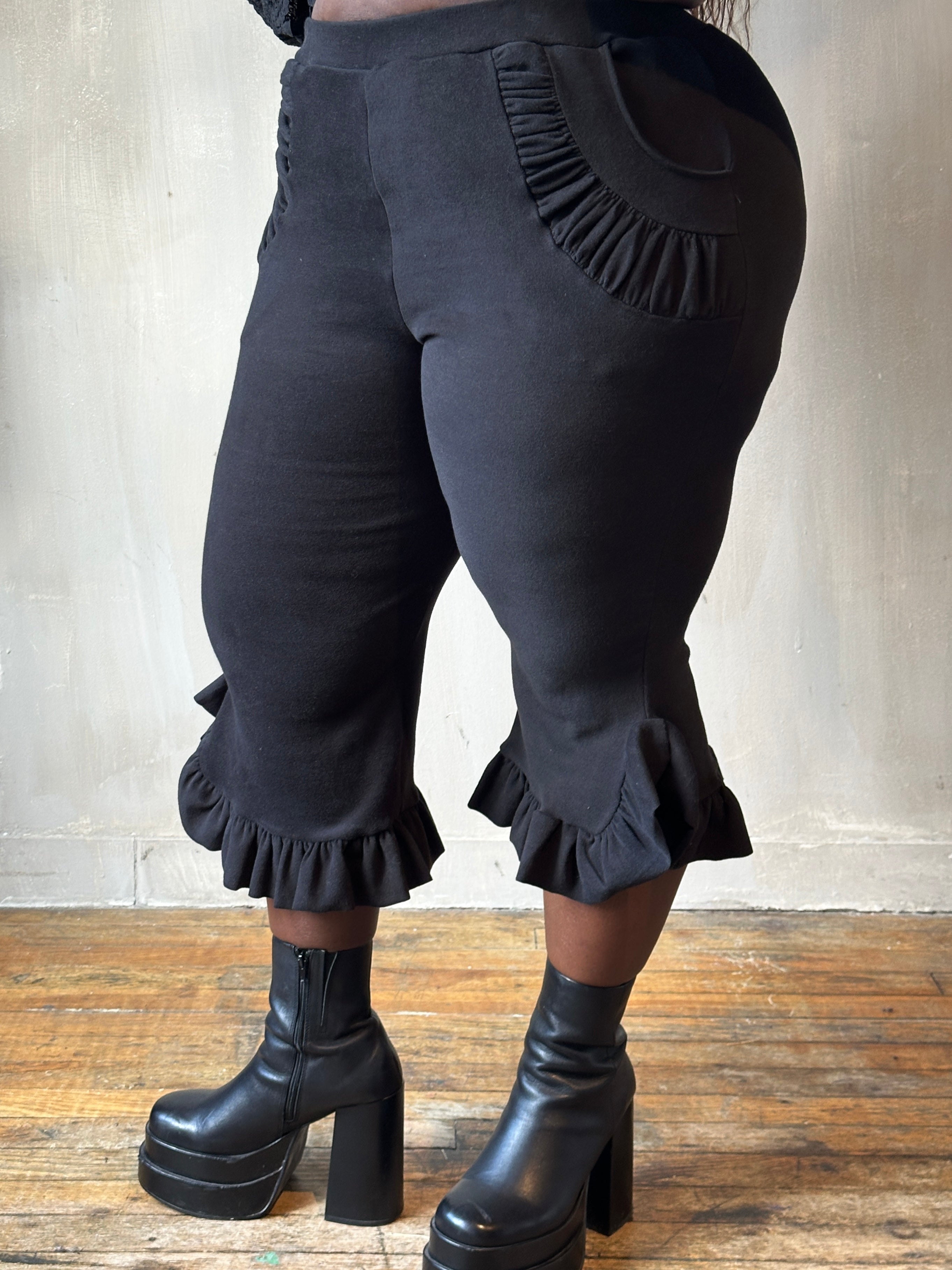 Sample Sale: Gathered Pocket Capri in Black Brushed Cotton (Size VI)