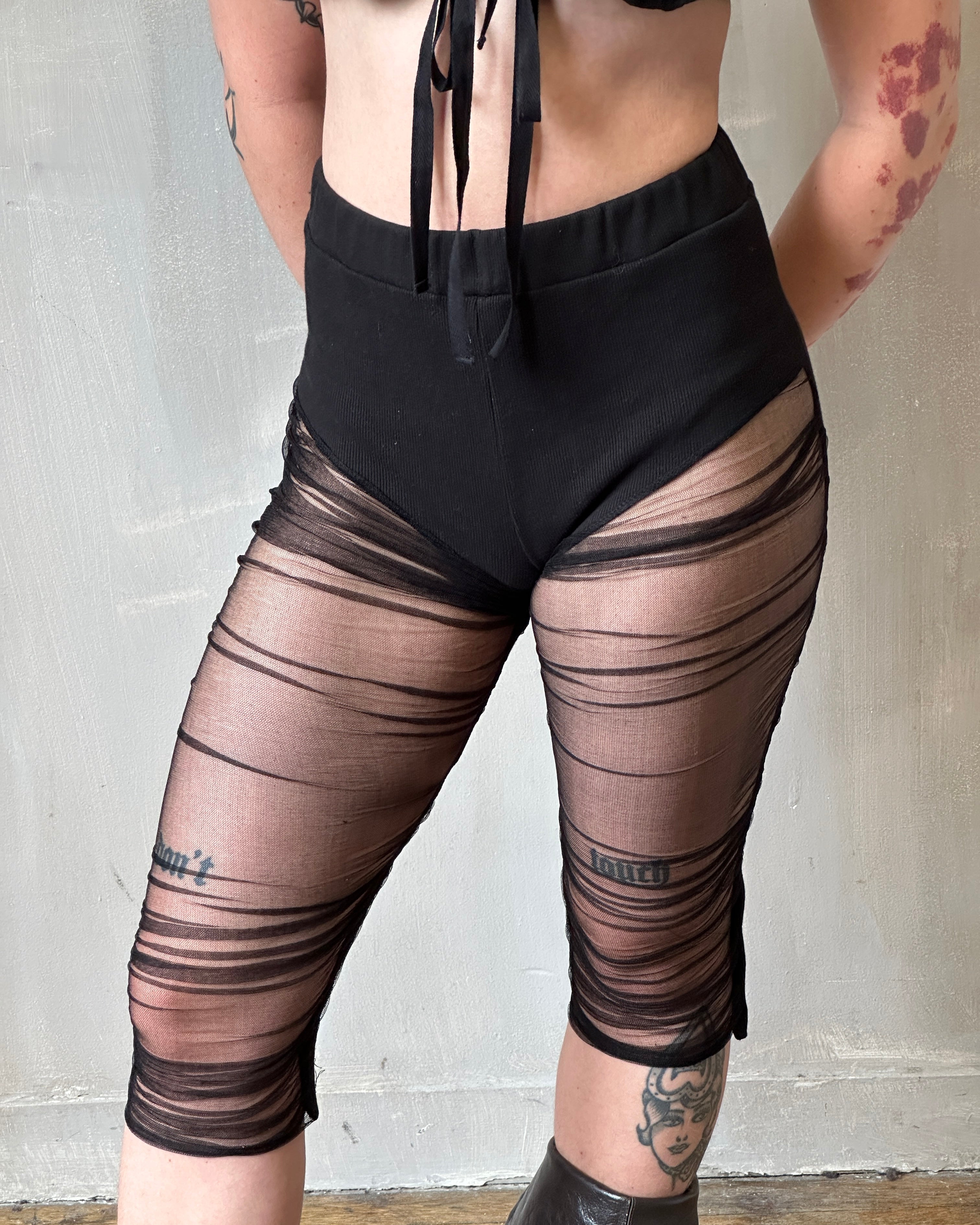 Sample Sale: Chaos-Gathered Capri Leggings (size I)