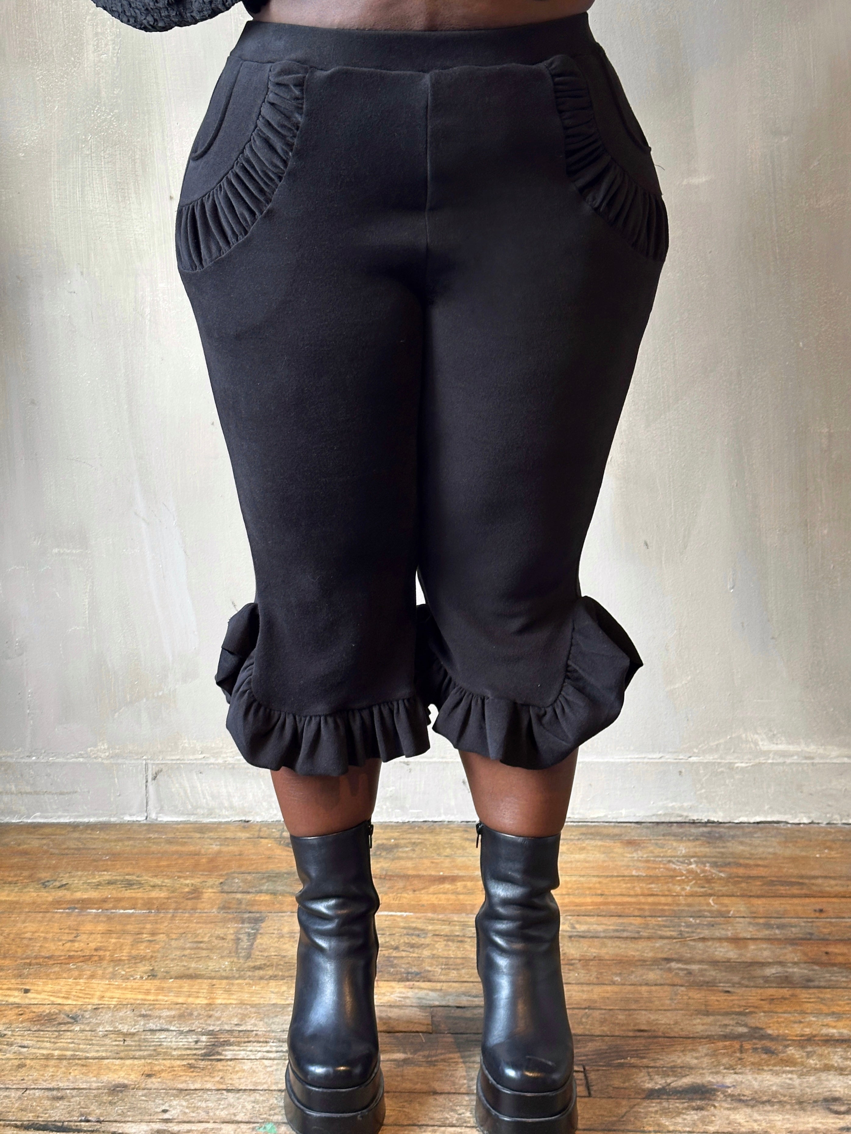 Sample Sale: Gathered Pocket Capri in Black Brushed Cotton (Size VI)