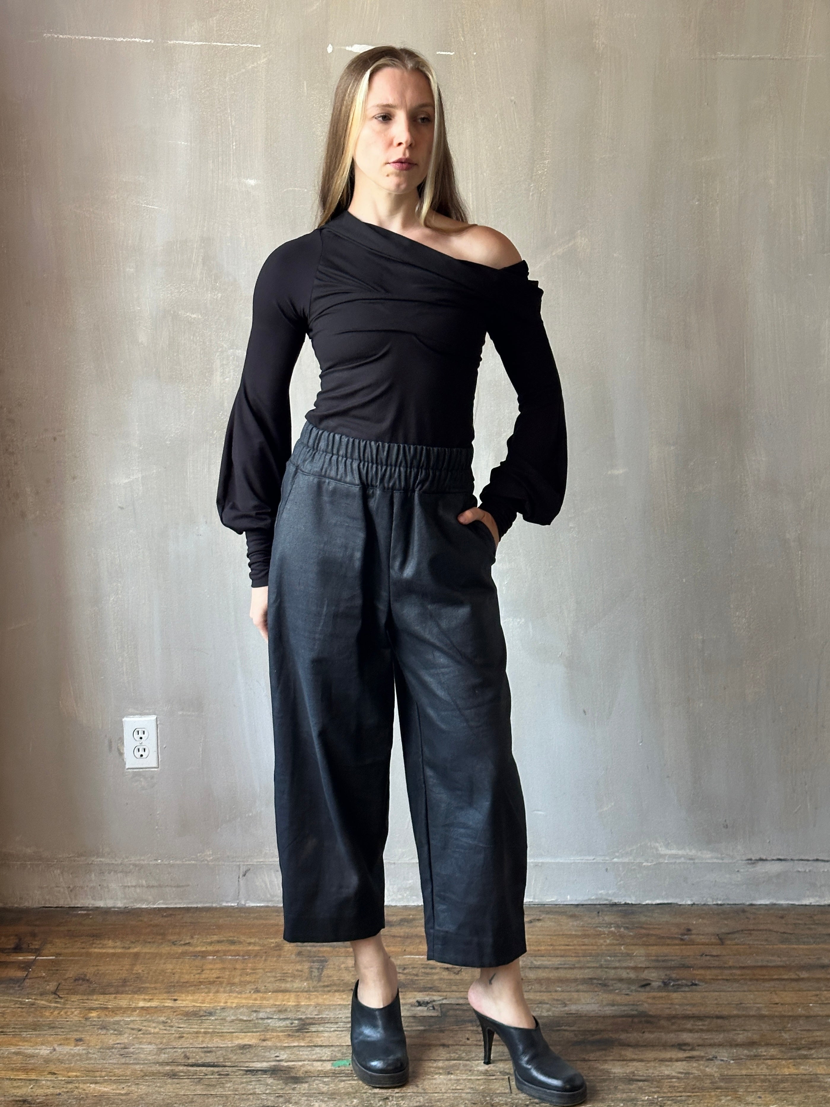 FW25: "Undulate" Reversible Top w/ Hourglass Sleeve in Black (Pre-Order)