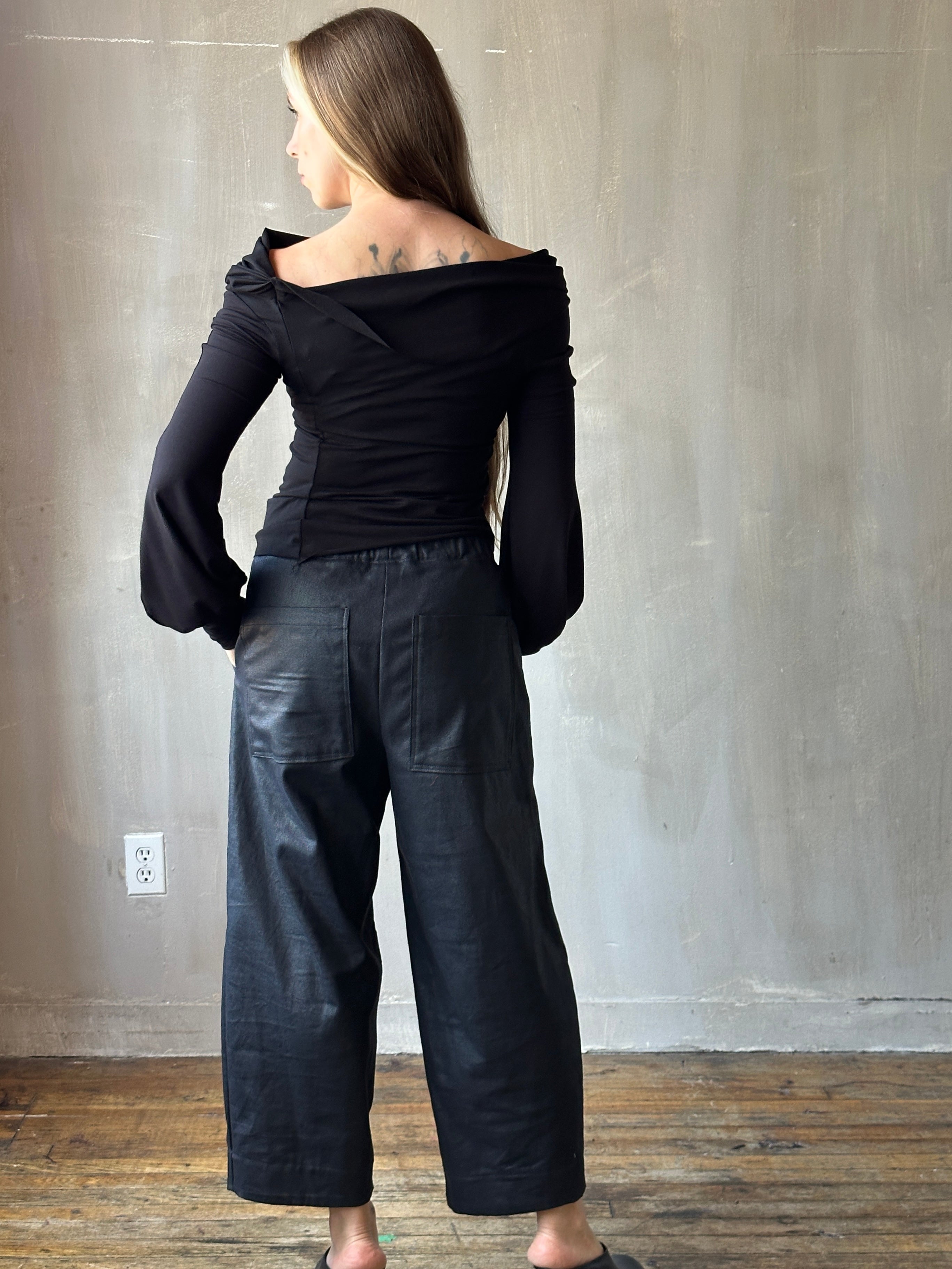 FW25: "Undulate" Reversible Top w/ Hourglass Sleeve in Black (Pre-Order)