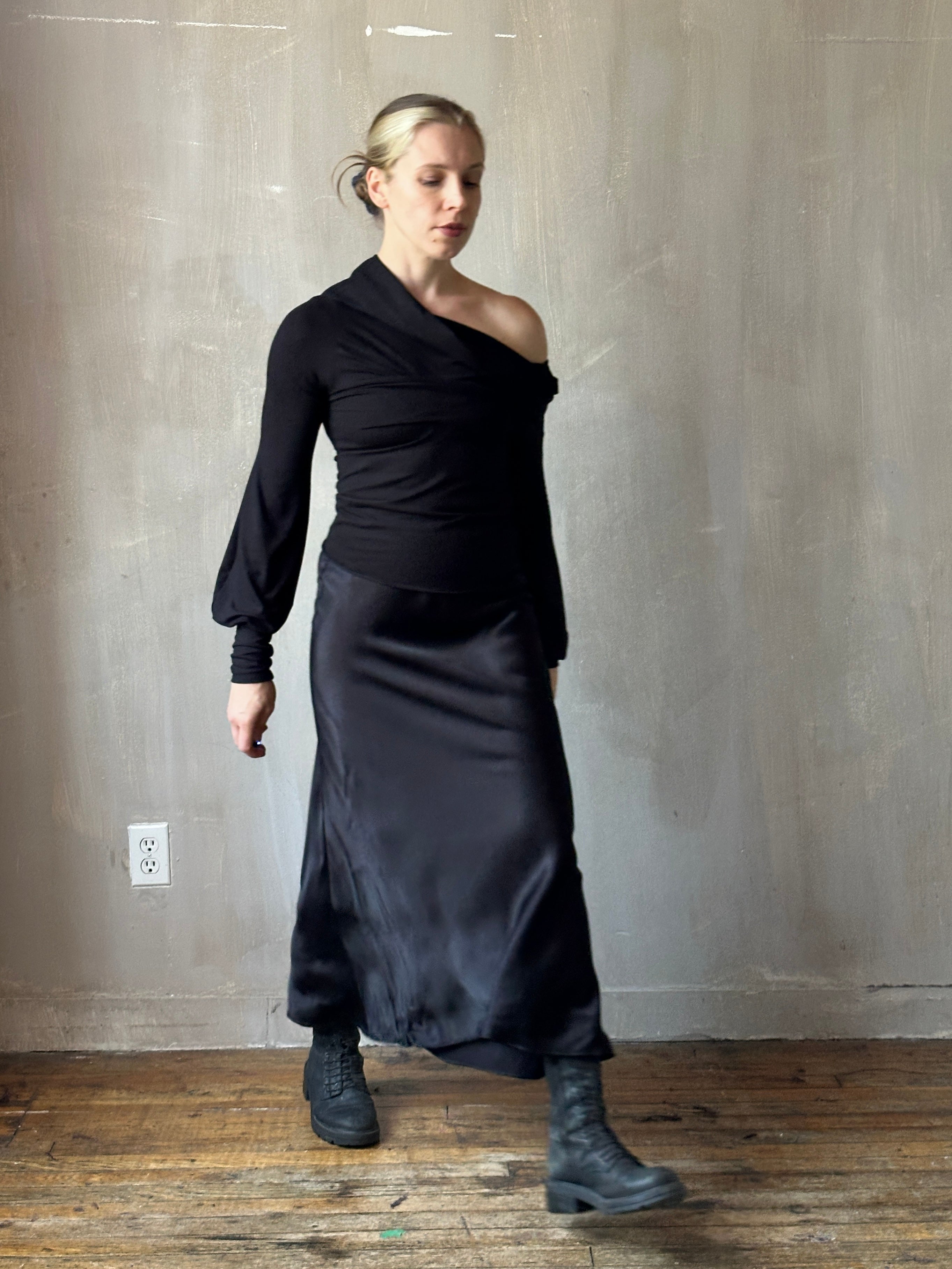 FW25: "Undulate" Reversible Top w/ Hourglass Sleeve in Black (Pre-Order)