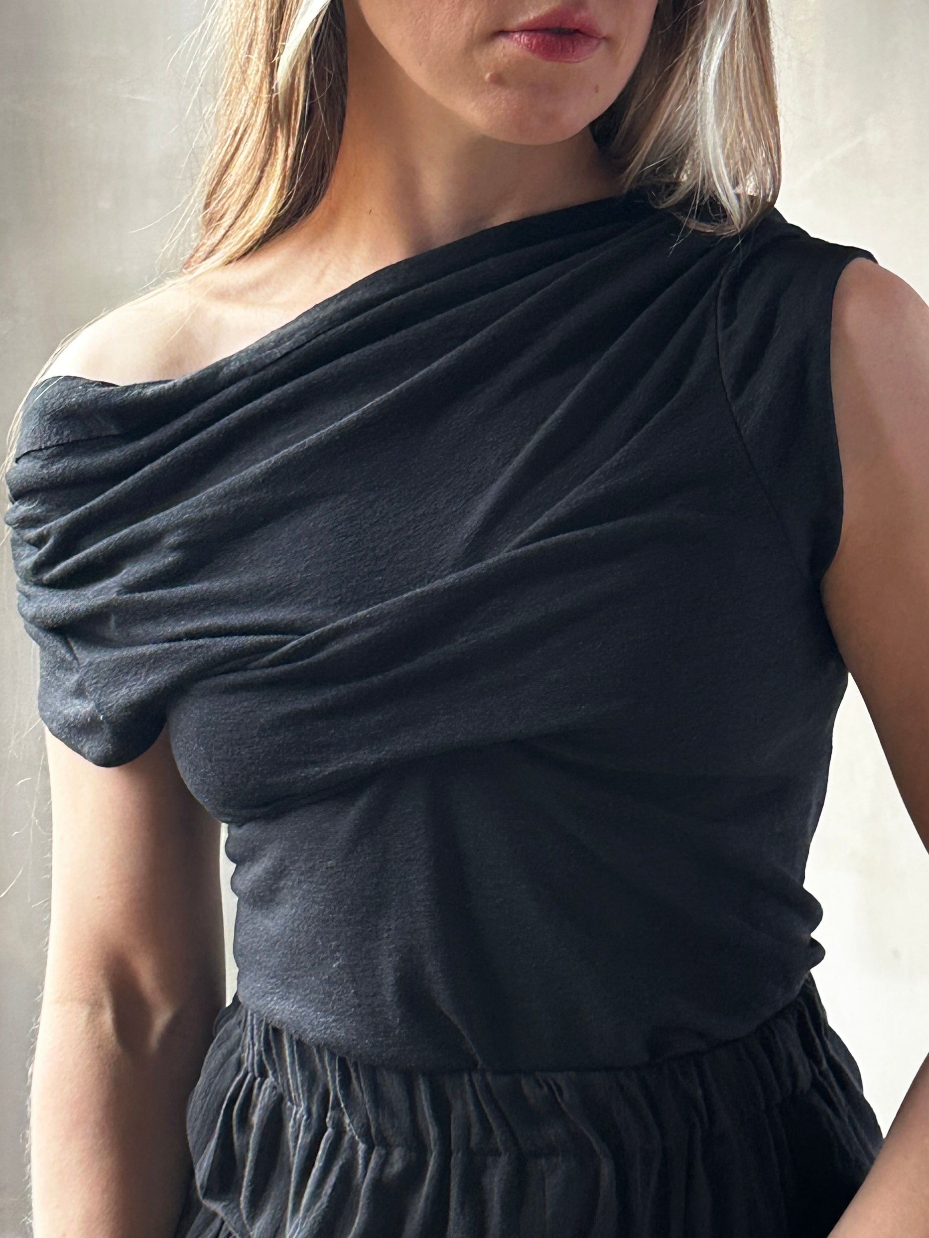 Spring '26: "Undulate" Reversible Top w/ Cap Sleeves in Black Linen Jersey (Pre-Order)