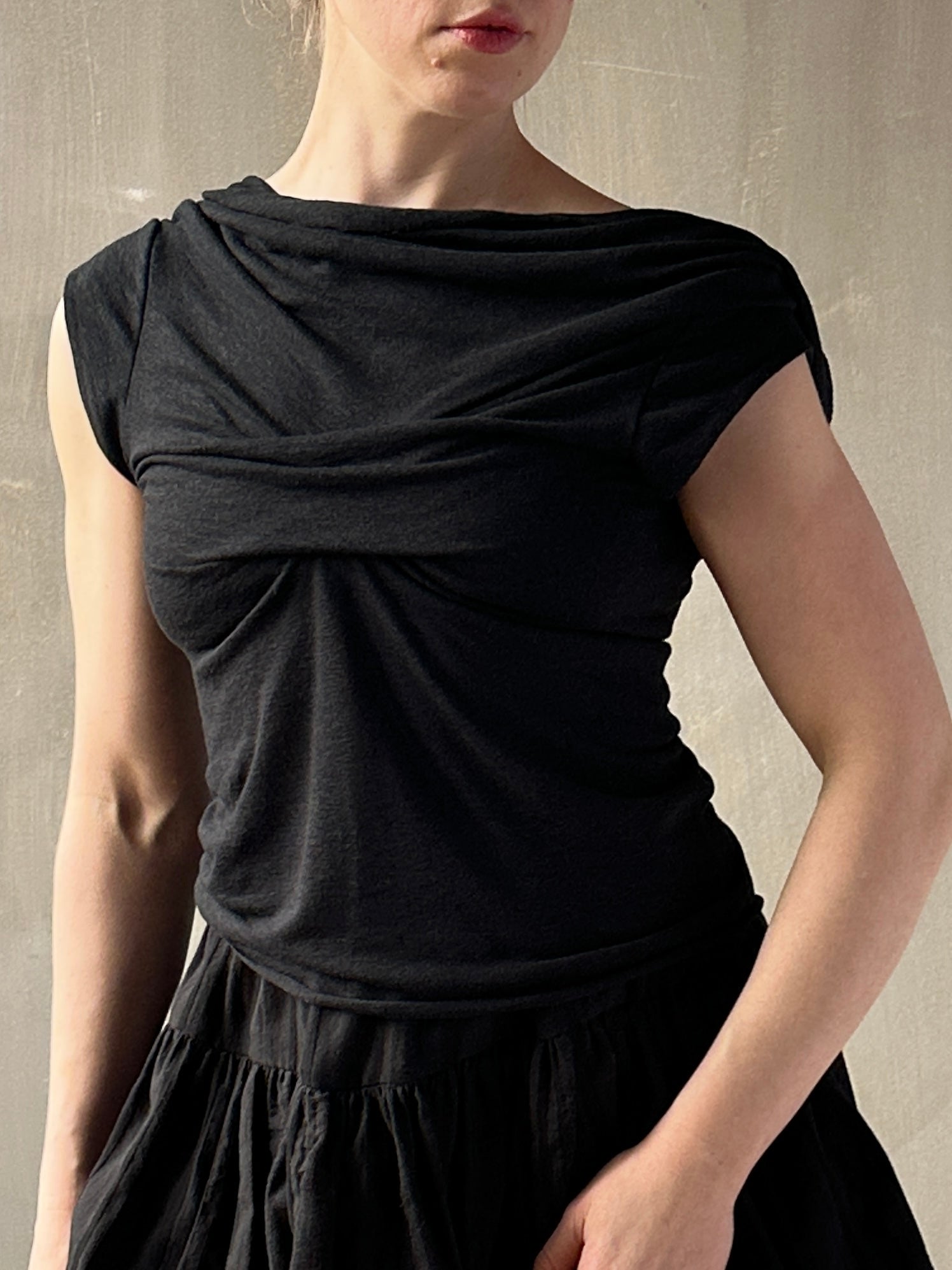 Spring '26: "Undulate" Reversible Top w/ Cap Sleeves in Black Linen Jersey (Pre-Order)