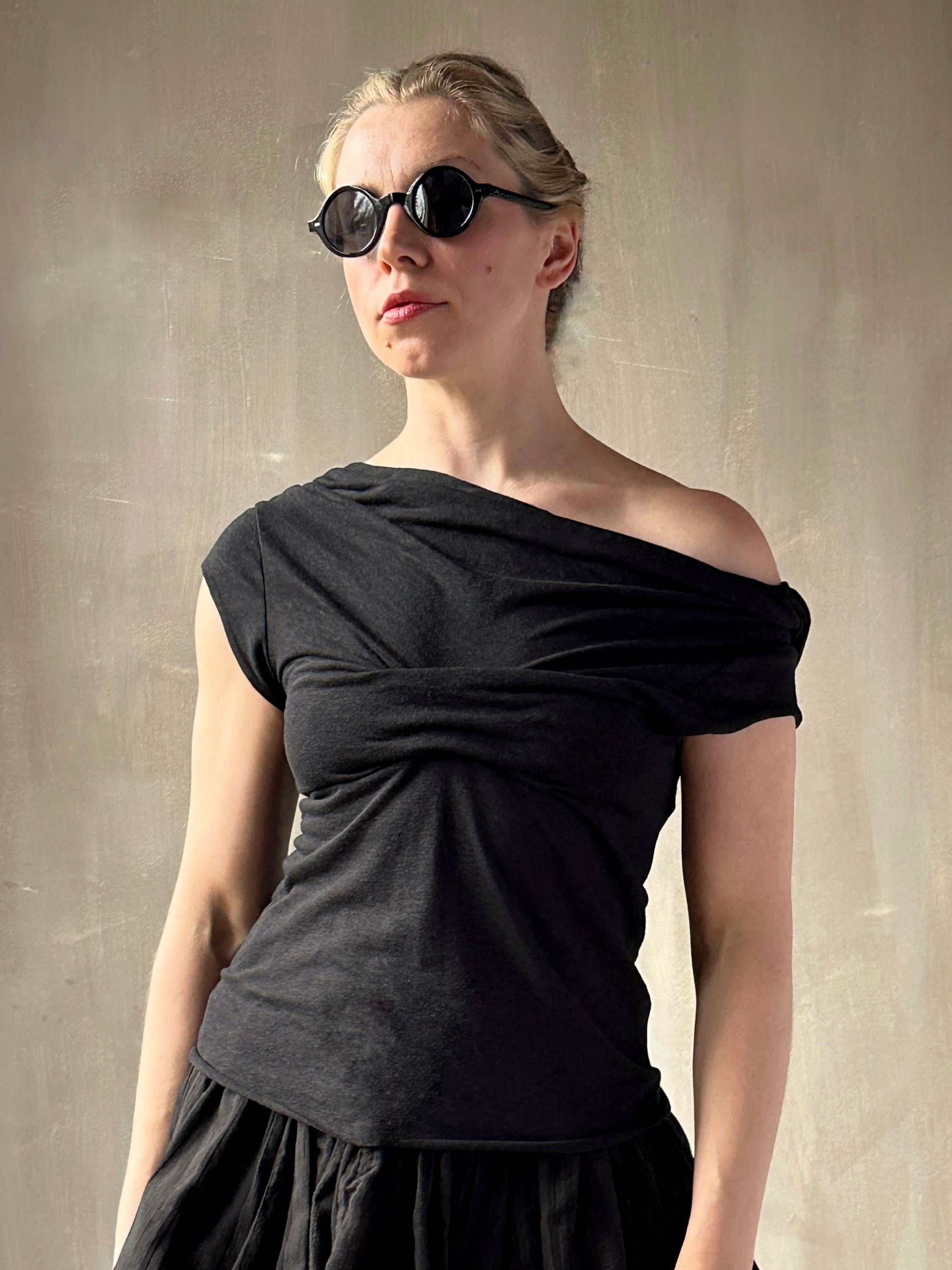 Spring '26: "Undulate" Reversible Top w/ Cap Sleeves in Black Linen Jersey (Pre-Order)