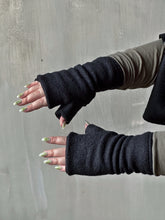 Winter '24 Fingerless Gloves in Black (Pre-Order)
