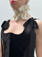 Sample Sale: High Ruff Collar in Ivory (One Size)